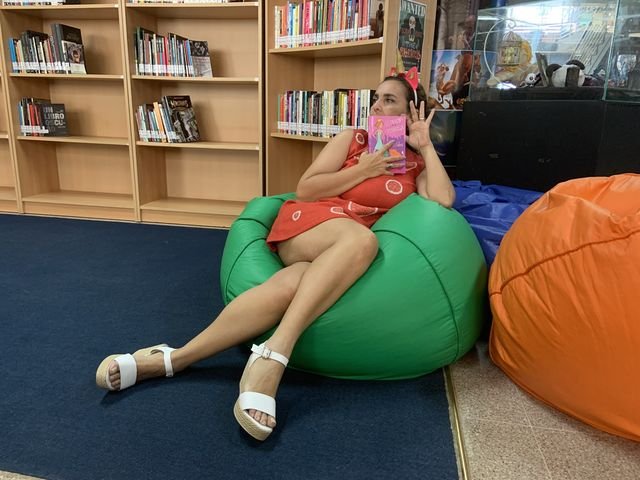 ¿Tirarse en el piso en la biblioteca? 