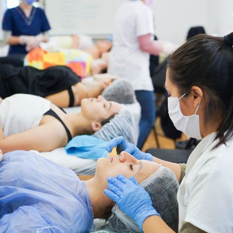 FORMACIÓN Y ACTUALIZACIÓN - PRÁCTICAS PRESENCIALES EN COSMETOLOGÍA - NIVEL 1