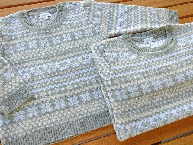 Sweater fondo gris