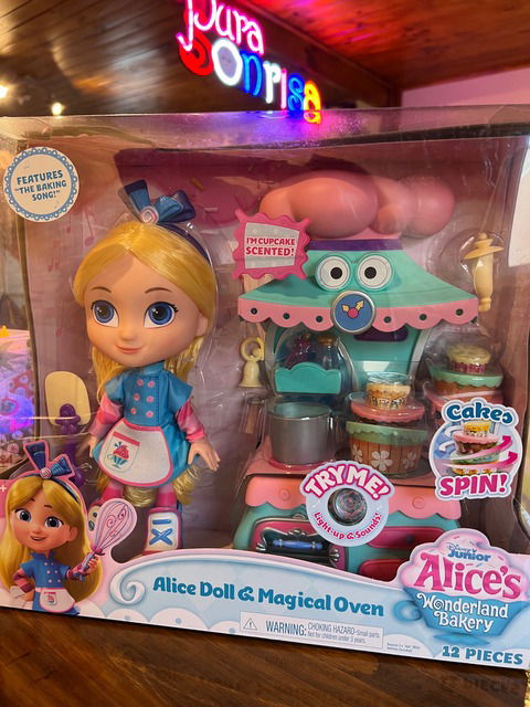 Disney Junior Alice's Wonderland Bakery Alice Doll & Magical Oven